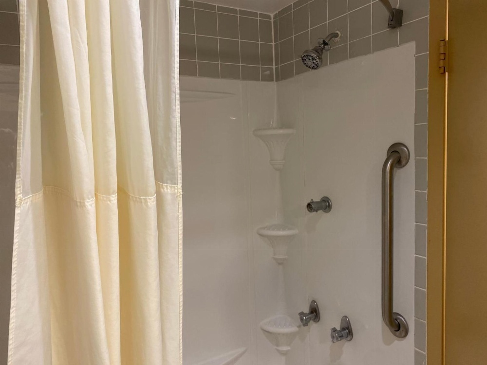 Room image 4